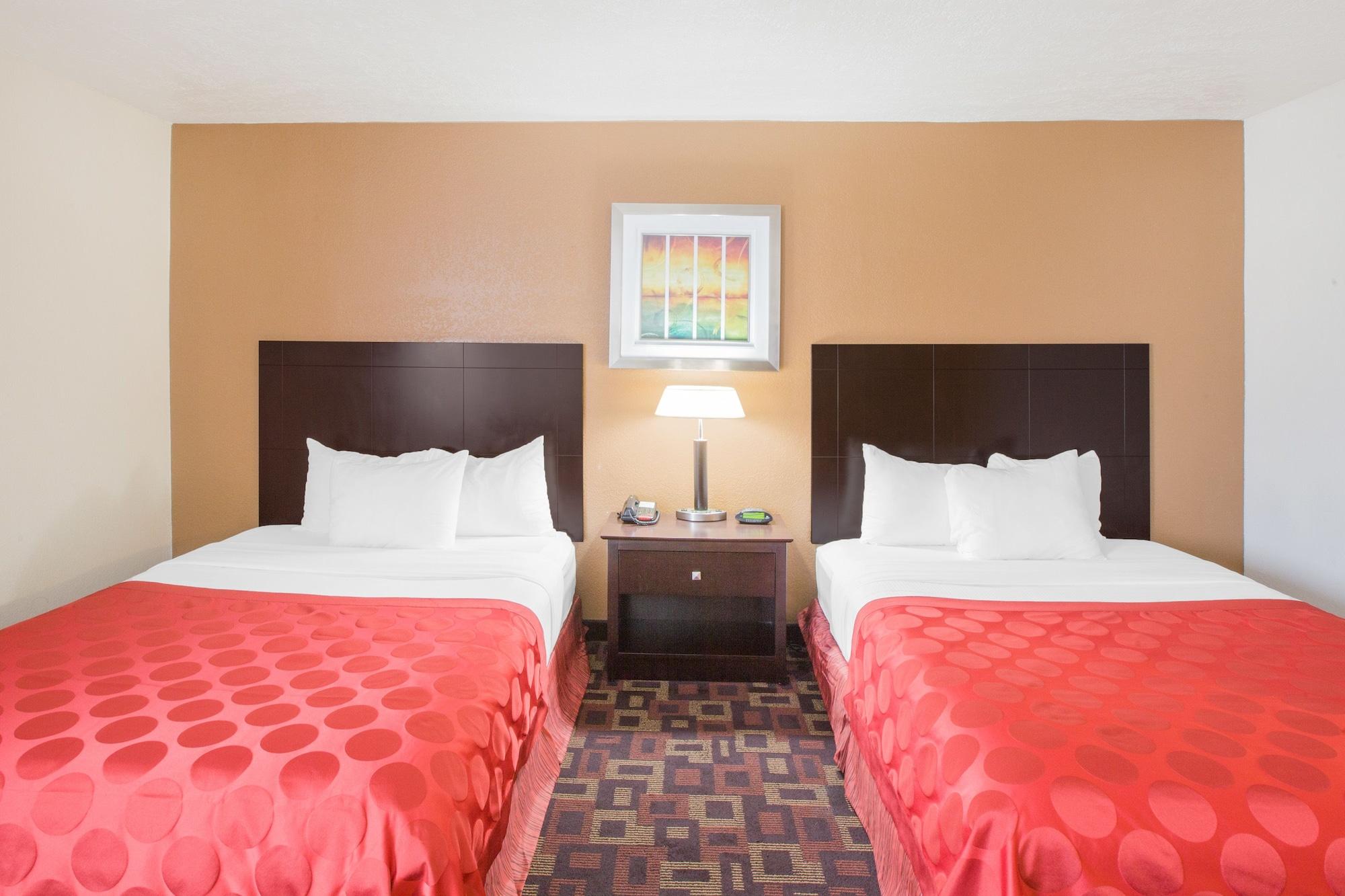Sky Tree Hotels Tulsa Exterior photo