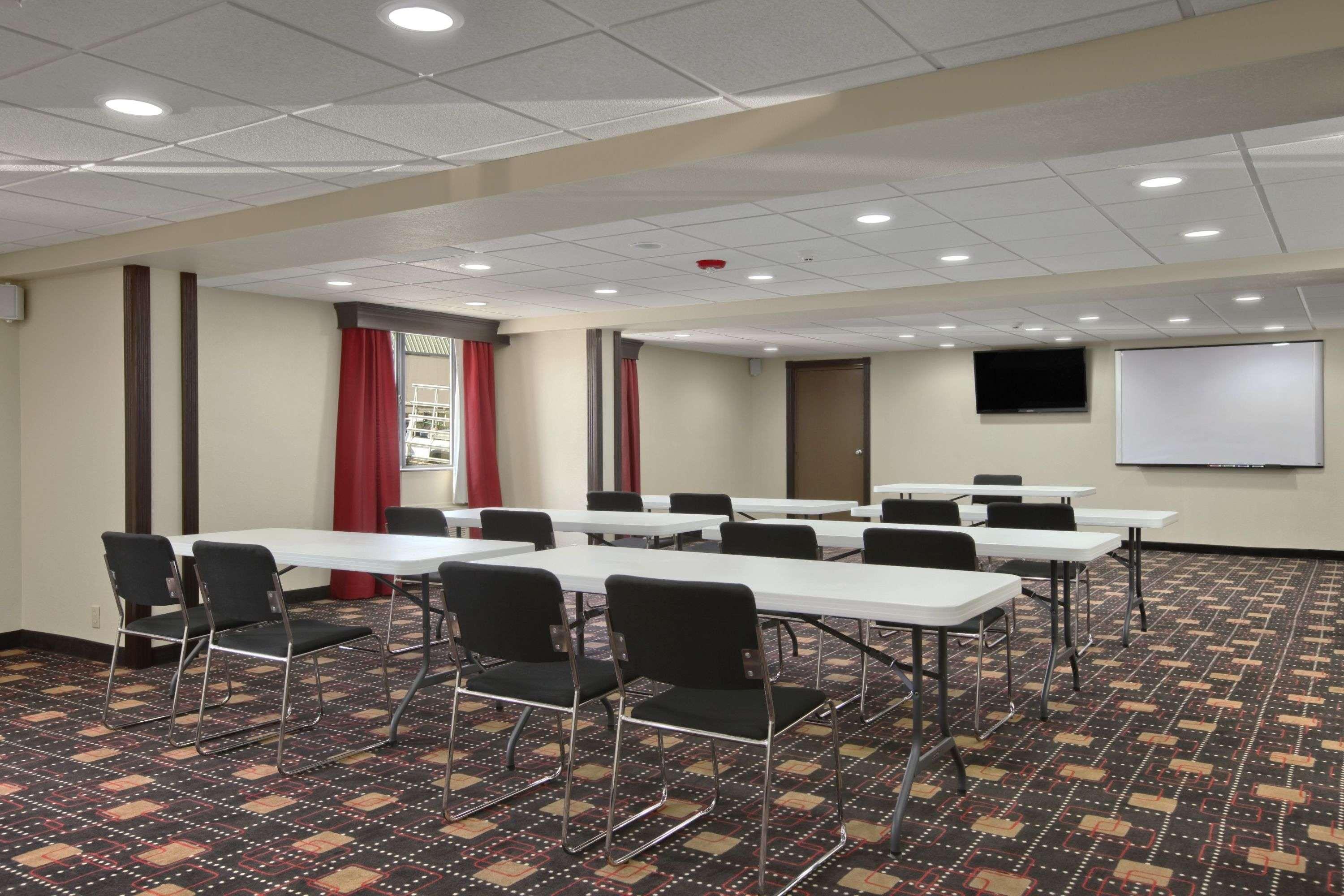 Sky Tree Hotels Tulsa Facilities photo